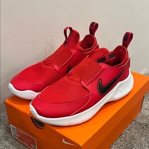 Nike Kids size 4.5- Flex Runner 3 sneakers